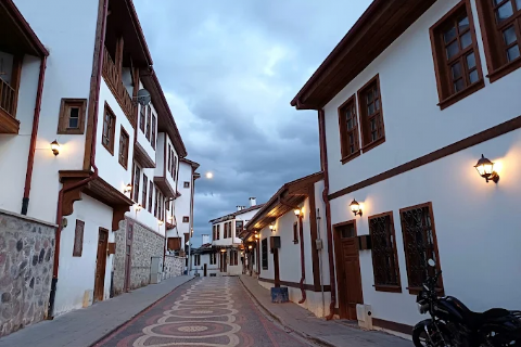 28 Aralık Pazar-Çankırı Tuz Mağarası-Çankırı Müzesi-Koca Meşe-Tarihi Çankırı Evleri-Çankırı Kalesi- Taş Mescit- Hazimiye Gazozcusu Turu- Günübirlik