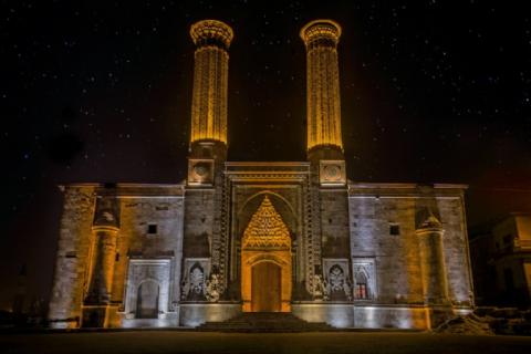 Doğu Ekspresi İle Erzurum, Kars, Sarıkamış, Ani, Çıldır Gölü, Palandöken Kayak Merkezi, Divriği Turu- 26-31 OCAK SÖMESTR. 5. TUR