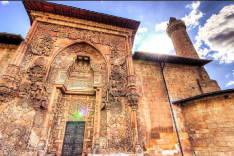 Doğu Ekspresi İle Erzurum, Kars, Sarıkamış, Ani, Çıldır Gölü, Palandöken Kayak Merkezi, Divriği Turu- 12-17 OCAK. 3. TUR