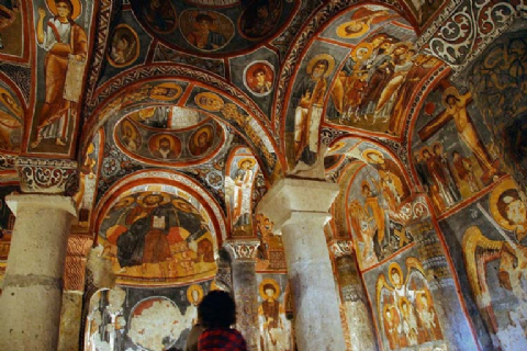 Gizemli Sofular Evleri ve Vadisi-Gümüşler Manastırı-Narlıgöl Krater Gölü- Yılanlı Kilise-Belisırma-Ihlara Vadisi