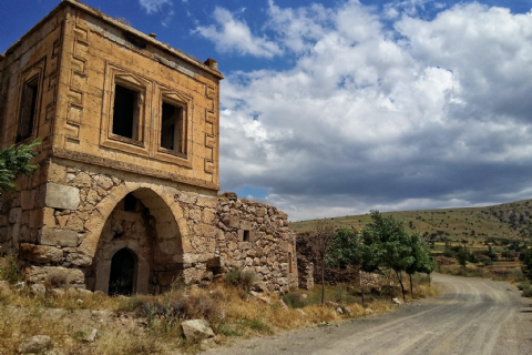 Gizemli Sofular Evleri ve Vadisi-Gümüşler Manastırı-Narlıgöl Krater Gölü- Yılanlı Kilise-Belisırma-Ihlara Vadisi