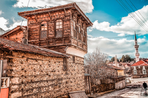 ISPARTA GÜL BAHÇELERİ- EĞİRDİR GÖLÜ-DÜĞMELİ EVLER ANTALYA-SAGALASSOS ANTİK KENTİ-BURDUR MAMUT MÜZESİ VE BURDUR ARKEOLOJİ MÜZESİ TURU 2025