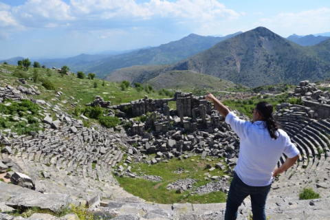 ISPARTA GÜL BAHÇELERİ- EĞİRDİR GÖLÜ-DÜĞMELİ EVLER ANTALYA-SAGALASSOS ANTİK KENTİ-BURDUR MAMUT MÜZESİ VE BURDUR ARKEOLOJİ MÜZESİ TURU 2025