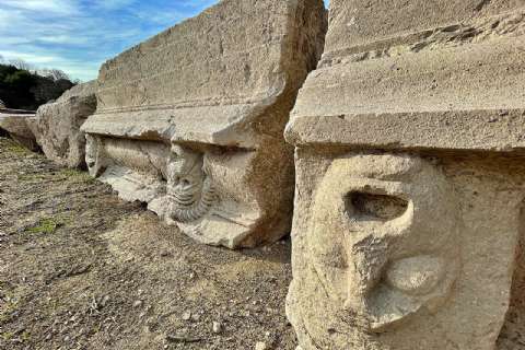 Karatepe Aslantaş-Anavarza Ören Yeri Ve Kalesi-Yılan Kale-Misis Köprü Kültür  DoğaTuru