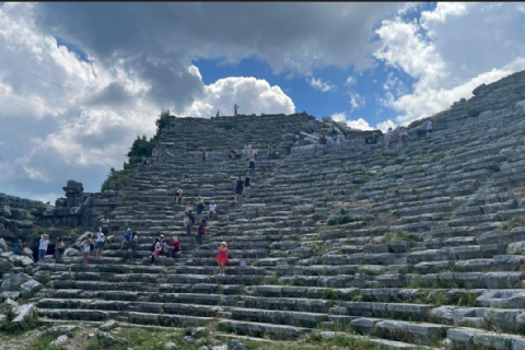 🌊🏕️ KÖPRÜLÜ KANYON RAFTİNG KAMPI – TAZI KANYONU – ALTINBEŞİK MAĞARASI – SELGE ADAM KAYALAR VE ANTİK KENTİ- ORMANA DÜĞMELİ EVLER TURU 