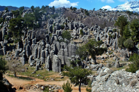 🌊🏕️ KÖPRÜLÜ KANYON RAFTİNG KAMPI – TAZI KANYONU – ALTINBEŞİK MAĞARASI – SELGE ADAM KAYALAR VE ANTİK KENTİ- ORMANA DÜĞMELİ EVLER TURU 