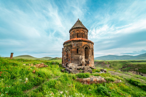 🚂 Van Ekspresi ile Gidiş – Doğu Ekspresi ile Dönüş – Van • Ahlat • Muradiye • Doğubayazıt • Kars • Ani Özel Turu – Mergez Macera Turizm