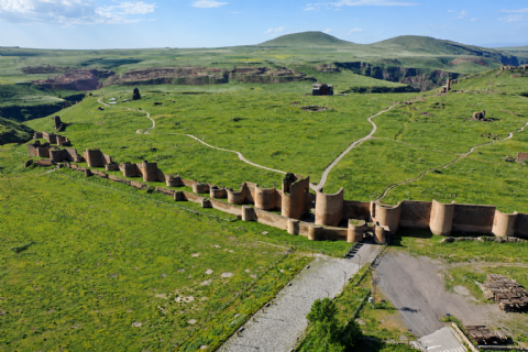🚂 Van Ekspresi ile Gidiş – Doğu Ekspresi ile Dönüş – Van • Ahlat • Muradiye • Doğubayazıt • Kars • Ani Özel Turu – Mergez Macera Turizm