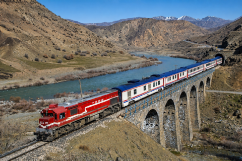 🚂 Van Ekspresi ile Gidiş – Doğu Ekspresi ile Dönüş – Van • Ahlat • Muradiye • Doğubayazıt • Kars • Ani Özel Turu – Mergez Macera Turizm