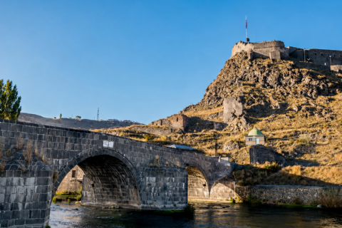 🚂 Van Ekspresi ile Gidiş – Doğu Ekspresi ile Dönüş – Van • Ahlat • Muradiye • Doğubayazıt • Kars • Ani Özel Turu – Mergez Macera Turizm