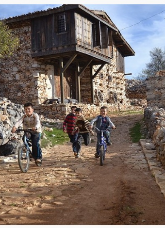 Isparta Gül Bahçeleri, Eğirdir Gölü, İbradi Düğmeli Evler, Sagalassos Antik Kenti, Burdur Mamut Müzesi, Burdur Arkeoloji Müzesi, Gül Kokulu Köy Mergez  Turizm