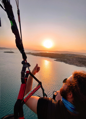 SEYHAN GÖLÜ ÜZERİNDE YAMAÇ PARAŞÜTÜ