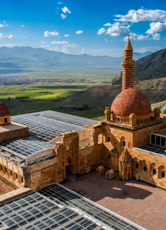 🚂 Van Ekspresi ile Gidiş – Doğu Ekspresi ile Dönüş – Van • Ahlat • Muradiye • Doğubayazıt • Kars • Ani Özel Turu – Mergez Macera Turizm